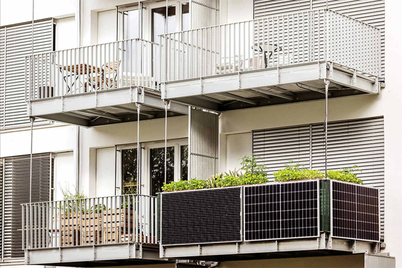 Balkon­kraftwerk bei Elektrotechnik Heigl in Regensburg